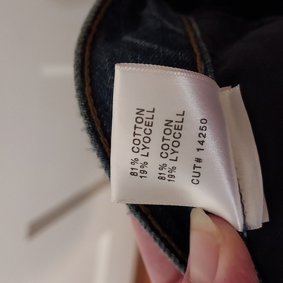 J Brand Aubrie Hight Rise Crop Boot in Adtonish Destruct - Picture 15 of 15